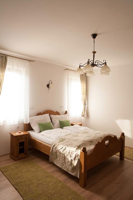 Hotel Maushaus à Vemend Extérieur photo