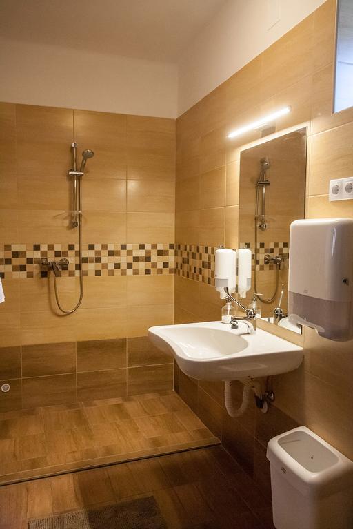 Hotel Maushaus à Vemend Extérieur photo